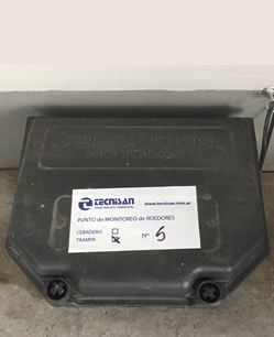 Caja cebadera cerrada para desratización