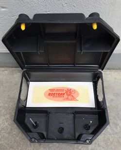 Caja con placa de pegamento para roedores